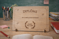 Plaque Diplôme Meilleure Maîtresse en bois gravée — Sur commande et personnalisable