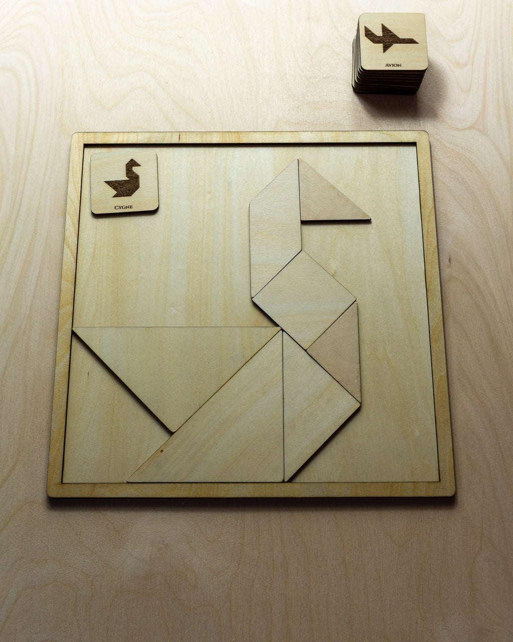 Tangram Évolutif en Bois — Jeu de Réflexion et de Géométrie