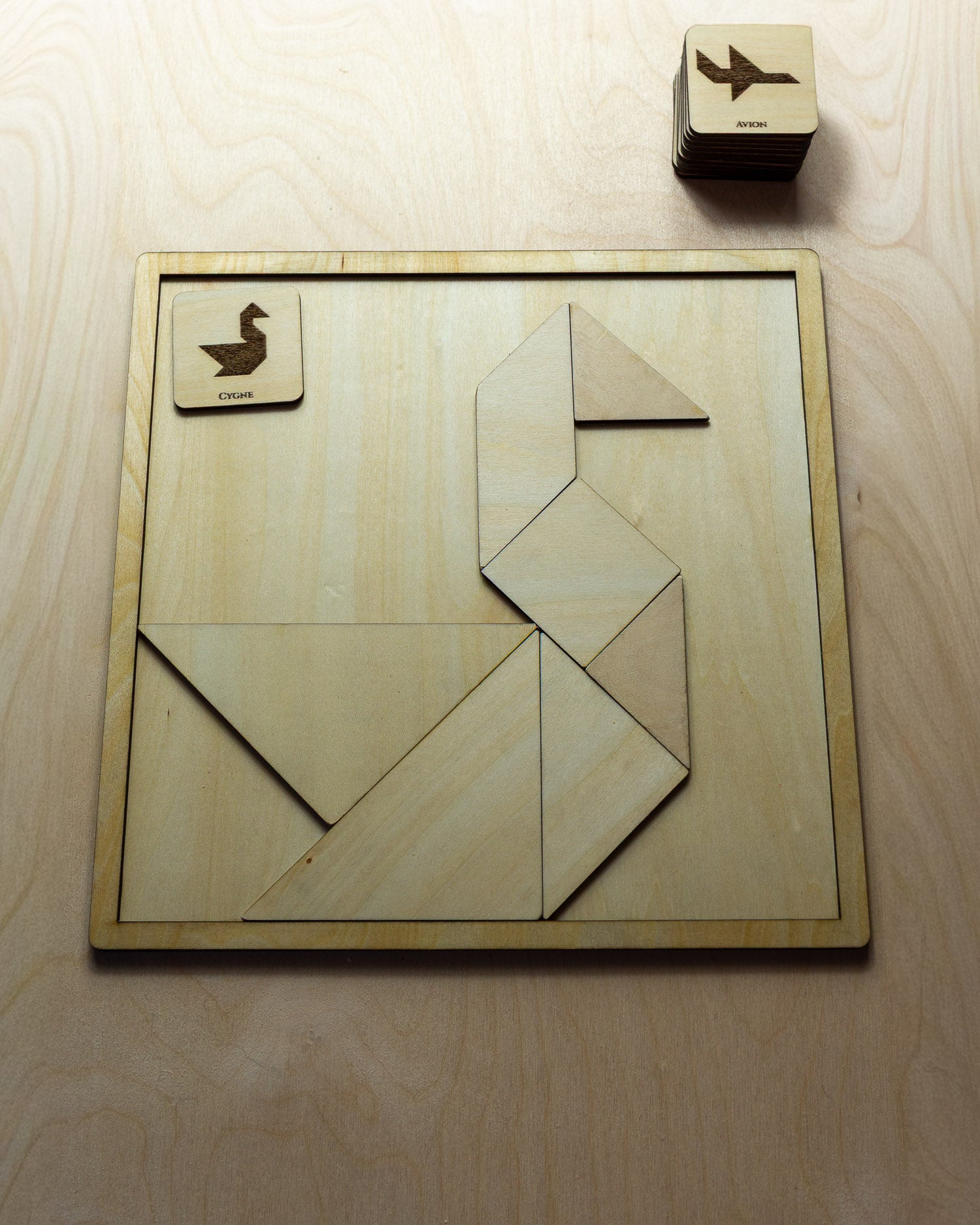 Tangram Évolutif en Bois — Jeu de Réflexion et de Géométrie