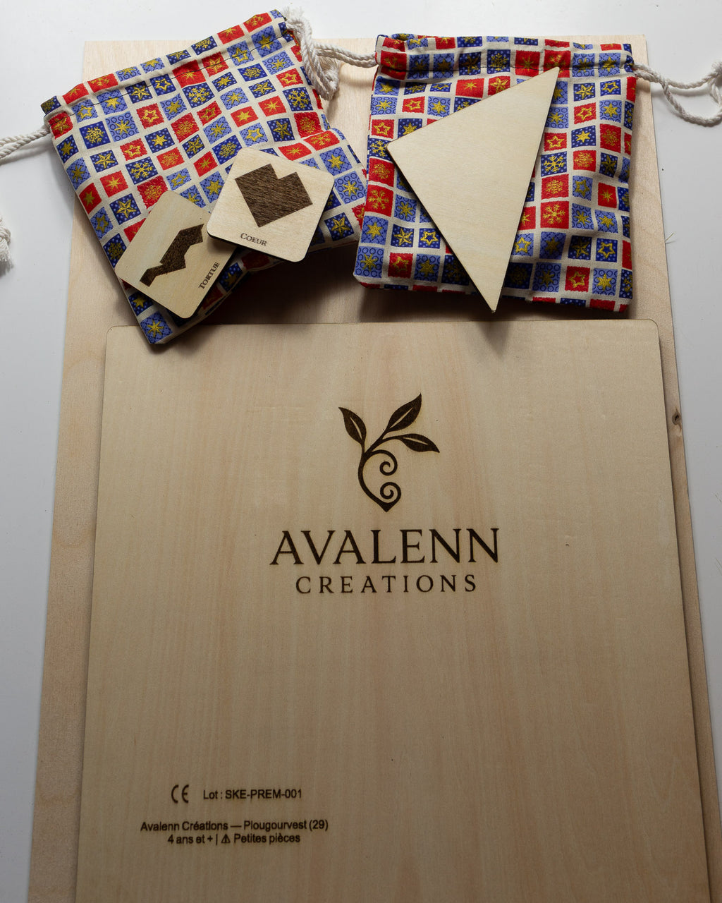 Tangram Évolutif en Bois — Jeu de Réflexion et de Géométrie